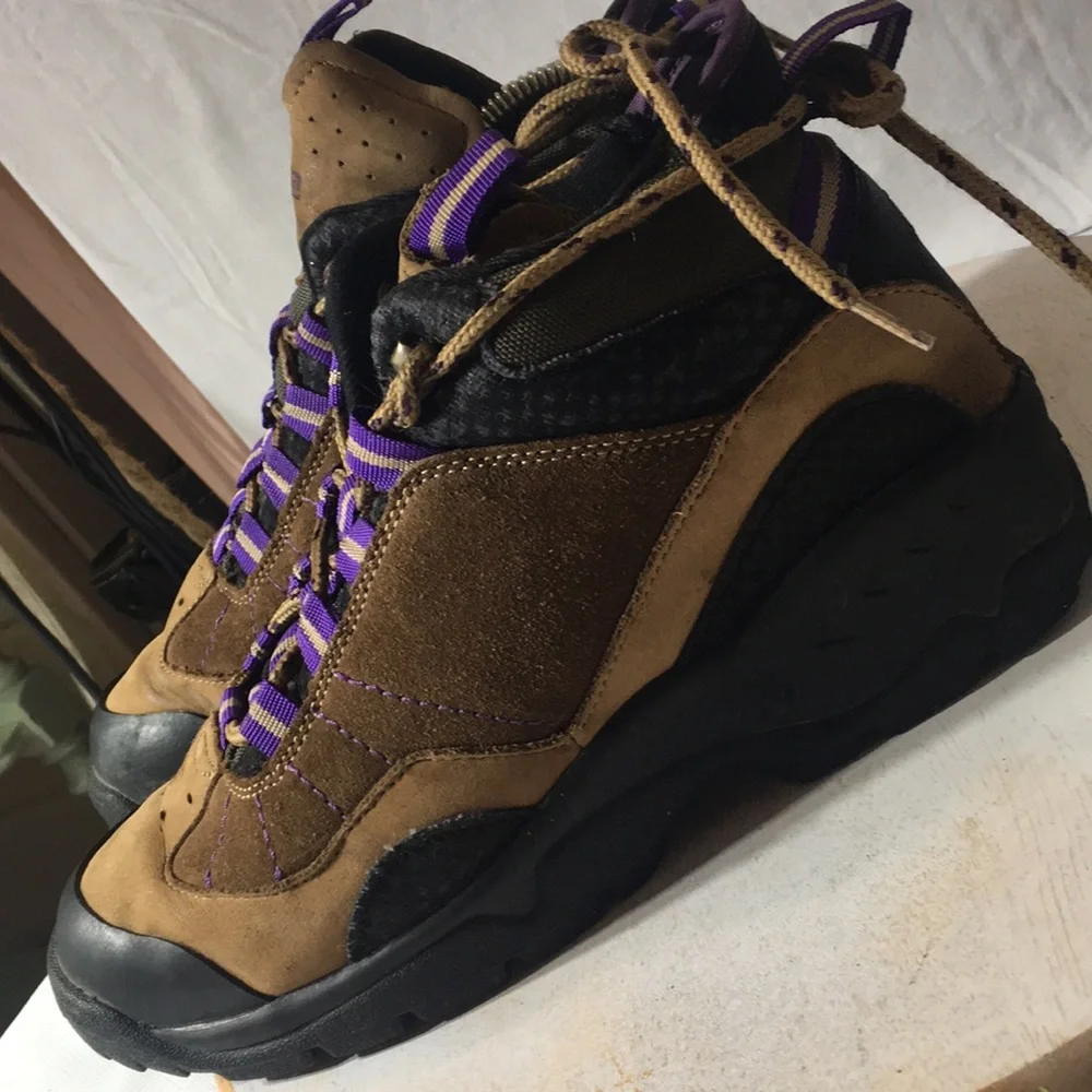 Coleman womens brown/lavender detailing hiking boot size 9 1/2